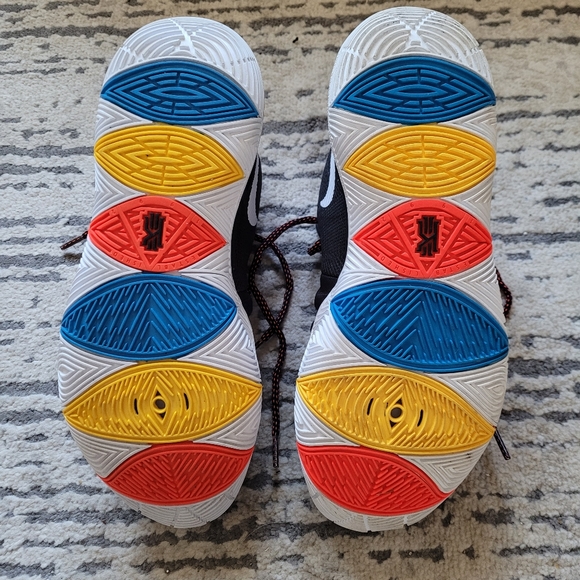 Nike Kyrie 5 'Friends' Size 8.5 - Picture 5 of 10
